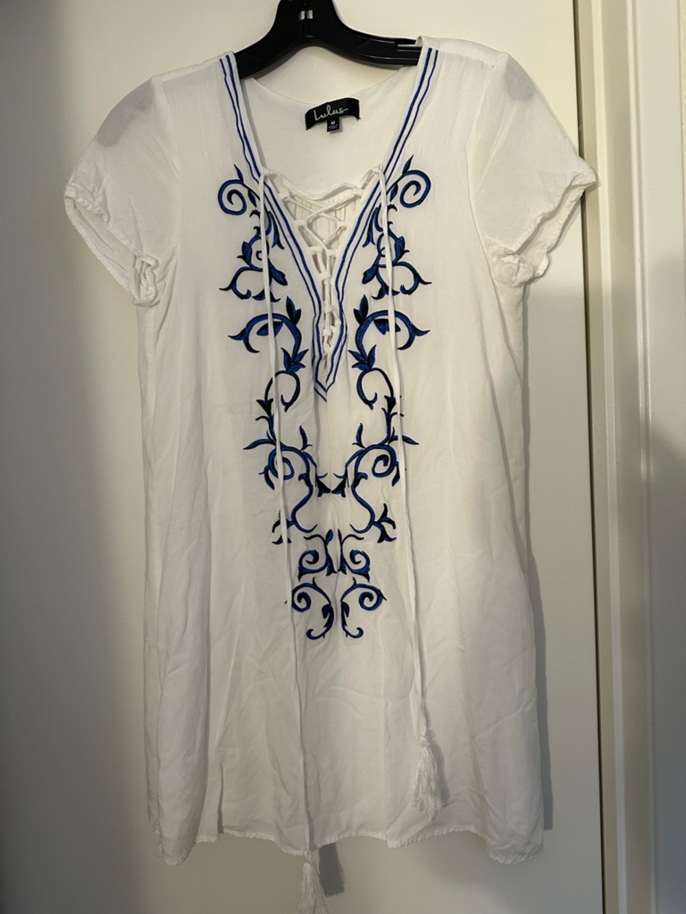 Lulu's White Lace-Up Embroidered dress/coverup lined size M HPS length 32
